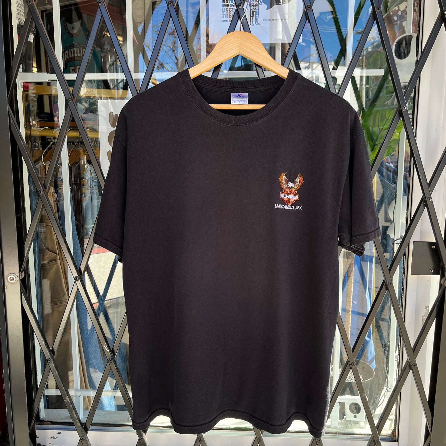 Harley Davidson Embroidered Souvenir Tee - Size XL