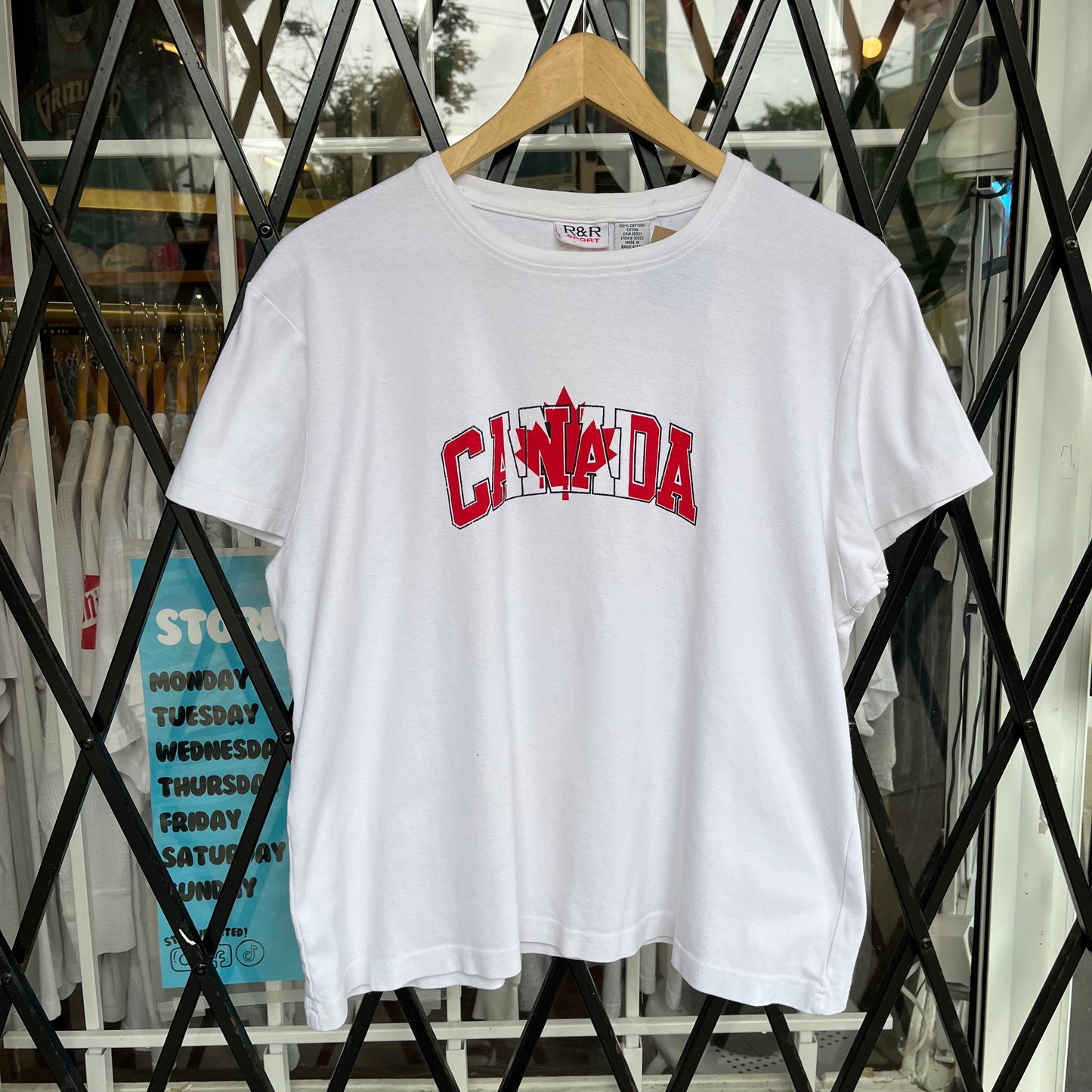 Vintage Canada Tee - Size Women’s XL