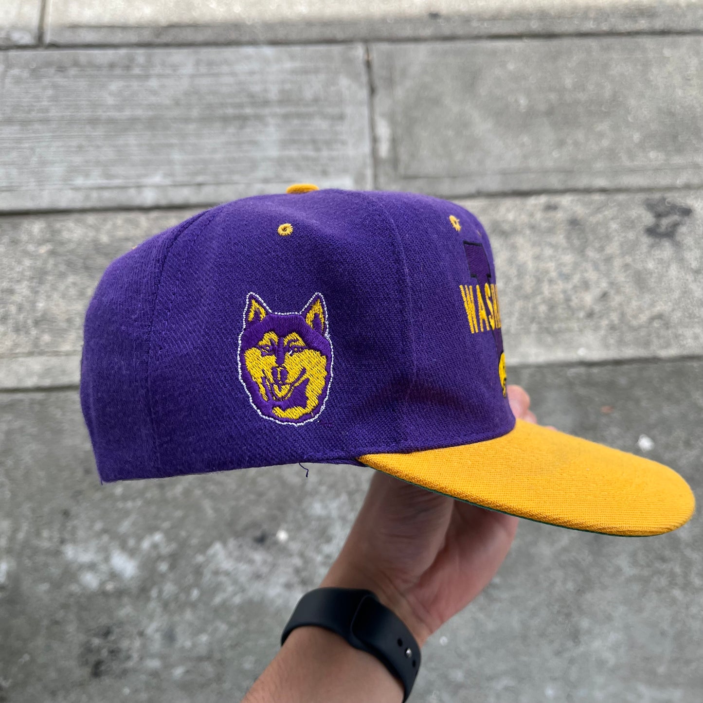 Vintage Washington Huskies Snapback