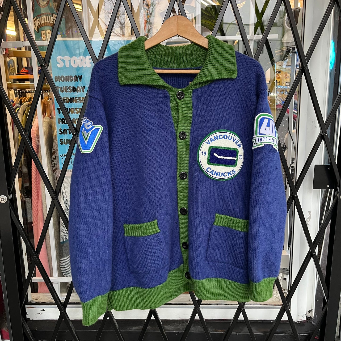 Custom Wool Vancouver Canucks Knitted Cardigan - Size L