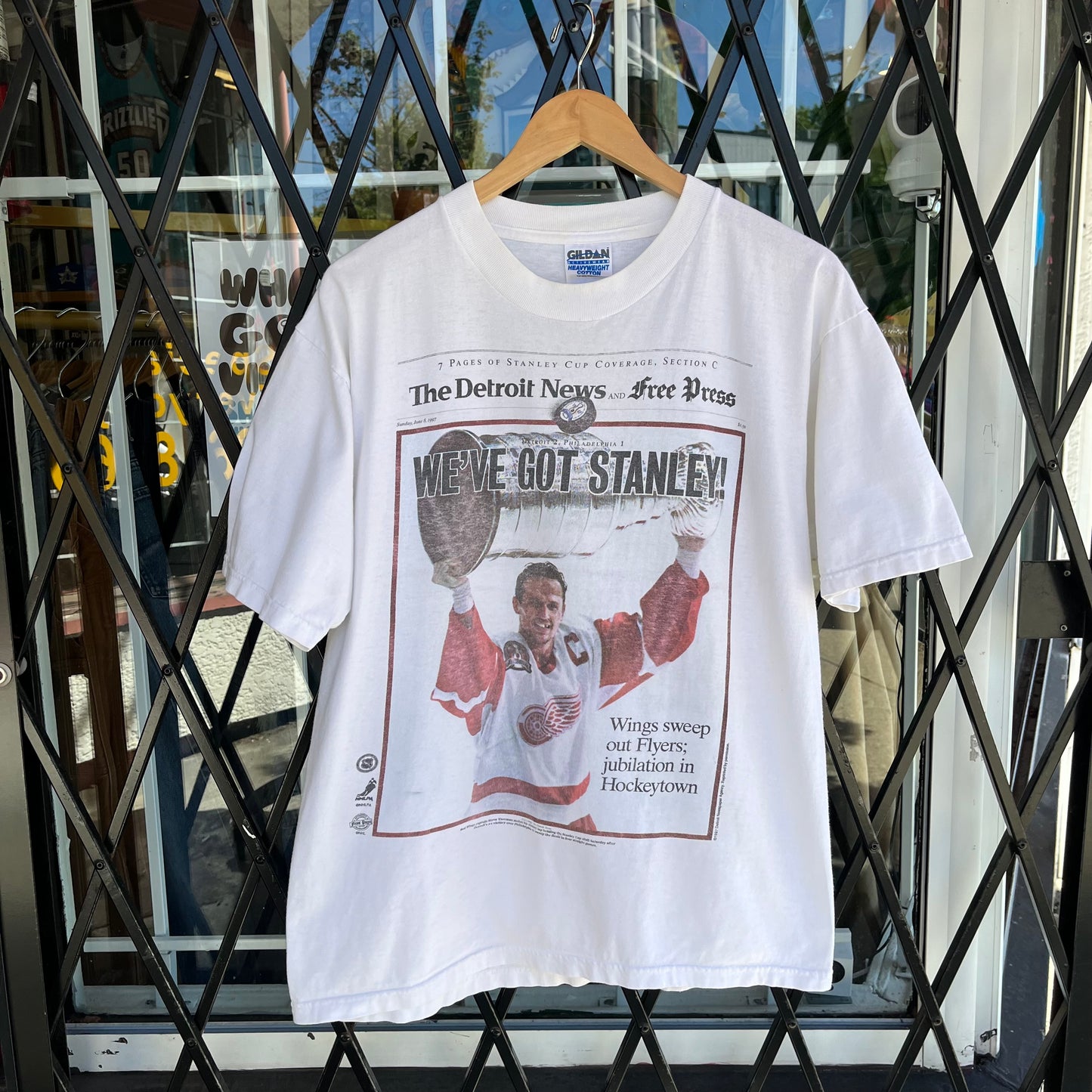 1997 Detroit Red Wings Championship Front Page News Tee - Size L