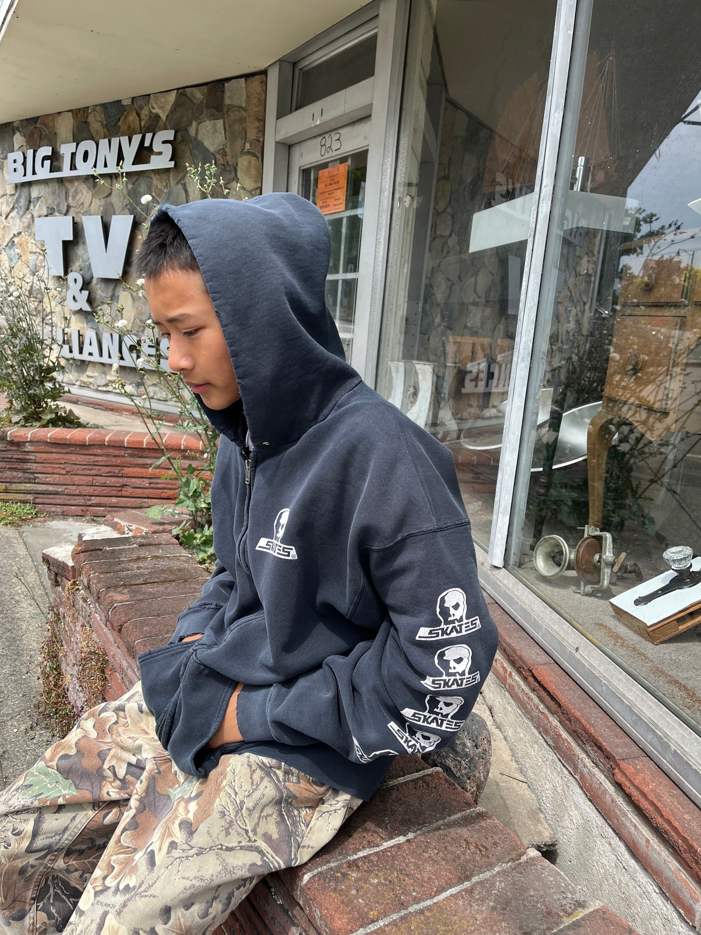 Vintage Distressed Skates Hoodie - Size XXL